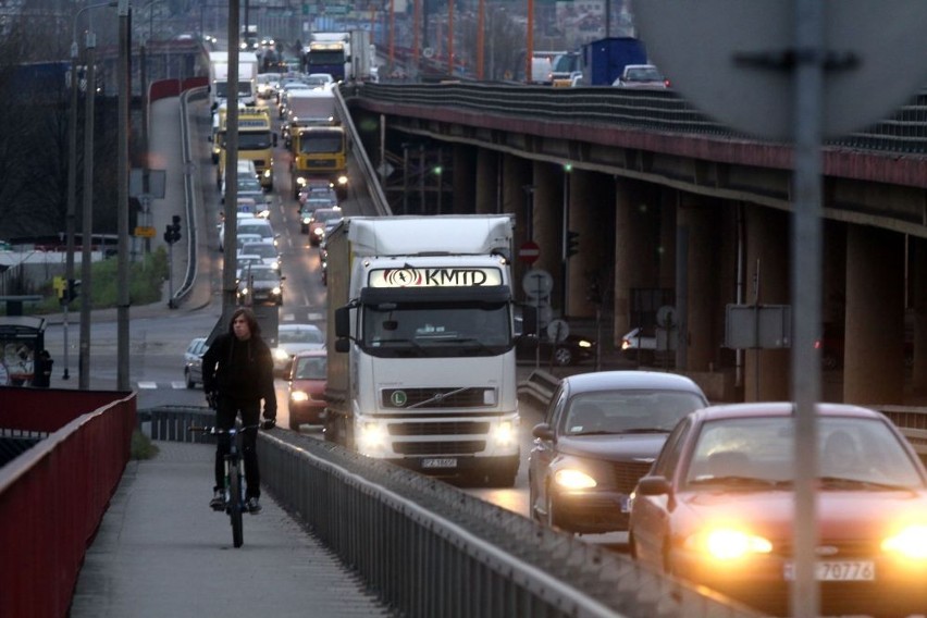 Gdynia: Samorządowcy chcą wprowadzić ograniczenia dla ruchu ciężarówek w centrum. Będzie zakaz?