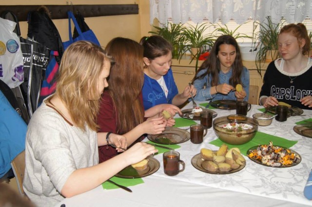 Gniezno: uczniowie Gimnazjum nr 4 poznawali kuchnię wielkopolską