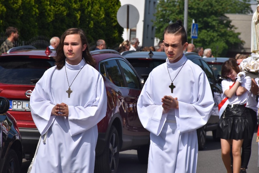 Boże Ciało 2022. Tłumy na procesji Bożego Ciała w Pleszewie....