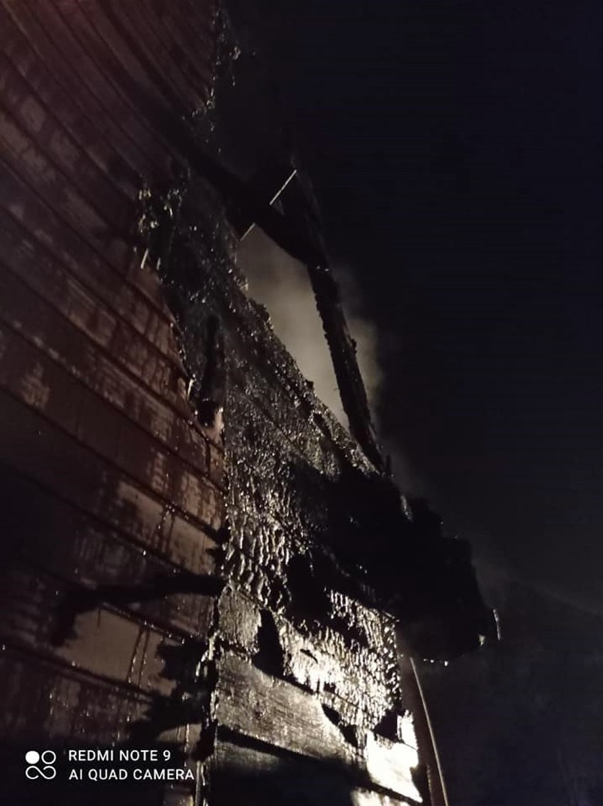 Powiat stargardzki. Strażacy gasili nocne pożary. Palił się m.in. domek letniskowy w Parlinie i lodówka w Kluczewie. ZDJĘCIA
