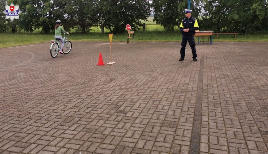 Włodawa. Egzamin na kartę rowerową i spotkanie profilaktyczne z Policją dla młodzieży