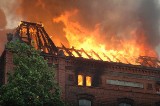 Pożar w Starogardzie Gdańskim: Ogień w centrum miasta. Spłonął zabytkowy młyn! [ZDJĘCIA, FILM]
