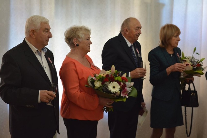 Wspaniały jubileusz! Zobacz te wytrwałe małżeństwa! Są już razem 50 lat! [ZDJĘCIA]