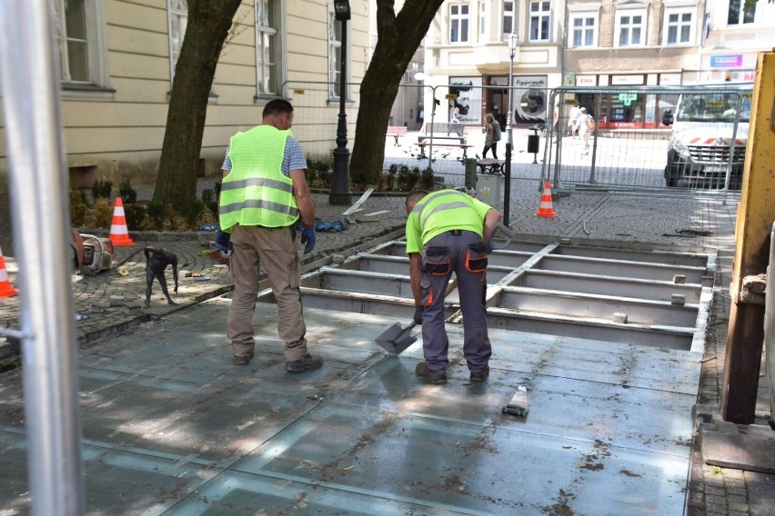 Likwidacja szyby przy zielonogórskim ratuszu. W jej miejsce...