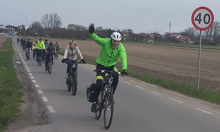 Rajd Rowerowy Calisia Bike na Koniec Świata zakończony sądzeniem drzew. ZDJĘCIA