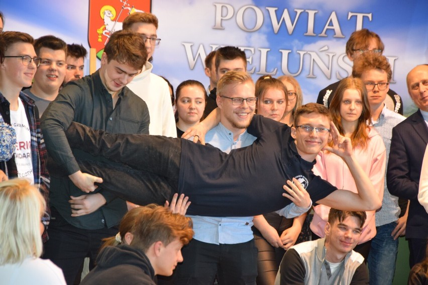Międzypowiatowy Konkurs Języka Angielskiego i Niemieckiego w ZS nr 1 w Wieluniu. Udział wzięli uczniowie z 13 szkół ZDJĘCIA, WYNIKI