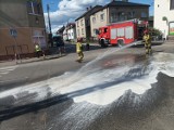 Strażacy usuwali plamę oleju ze skrzyżowania w Jeleniu. Mogą wystąpić chwilowe utrudnienia w ruchu