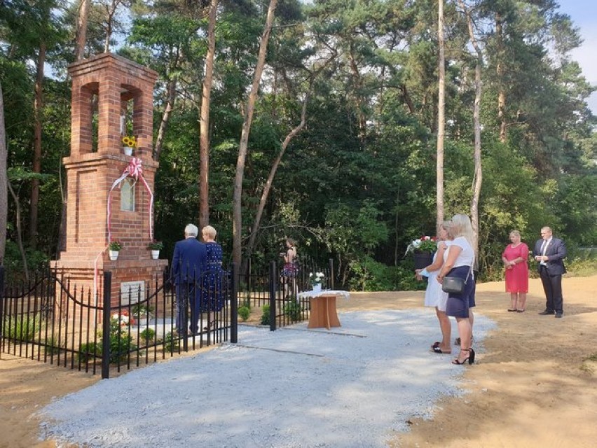 SIERPOWO. Kapliczka Matki Bożej Góreckiej i św. Wojciecha...