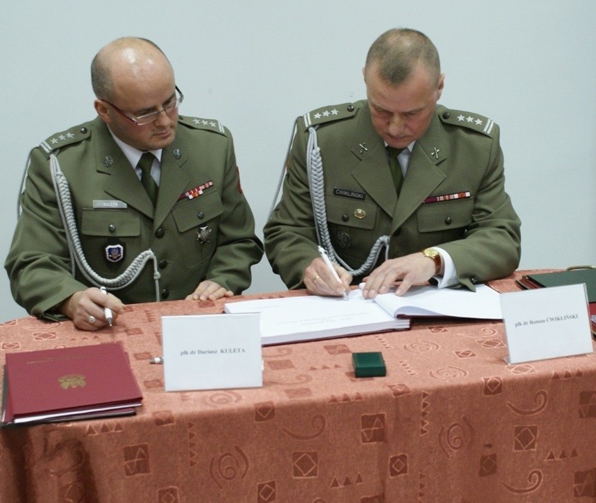Dariusz Kuleta (z lewej) jest szefem Wojewódzkiego Sztabu...