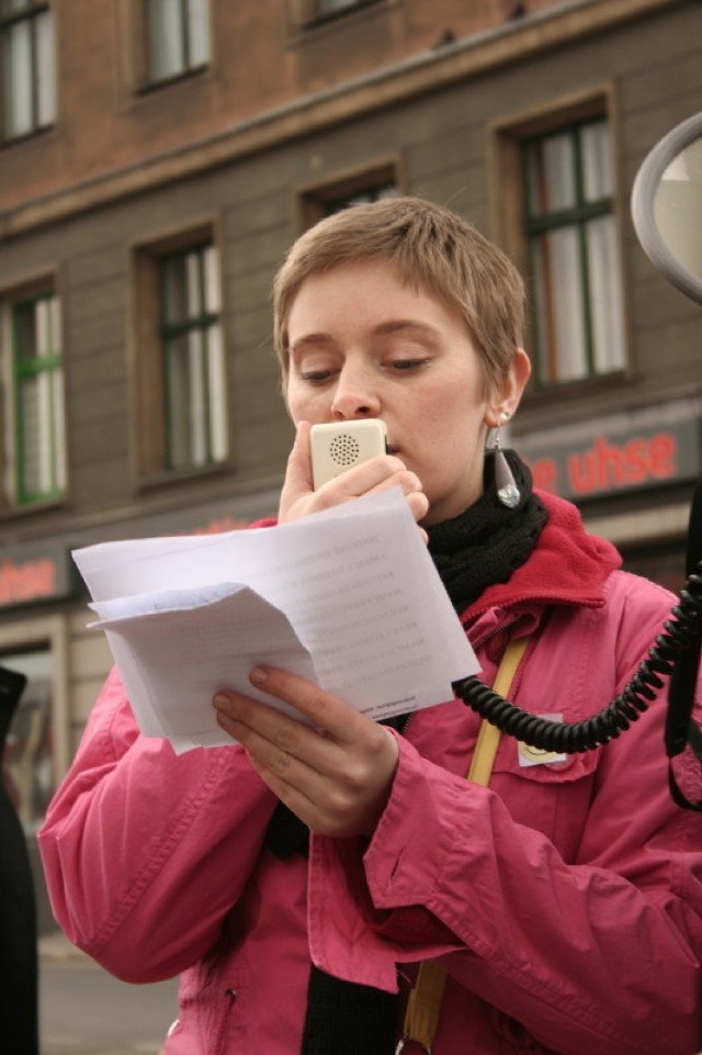 Rozpoczęcie manifestacji, powitanie przybyłych. Fot. Artur Markiewicz