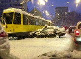Śnieg paraliżuje Szczecin! Ogromne opóźnienia, wypadki [wiadomości na żywo, zdjęcia, wideo]