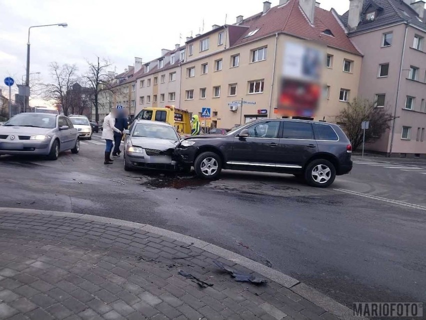 Zderzenie dwóch samochodów w Opolu.