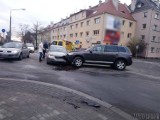 Wypadek w Opolu. W centrum miasta zderzyły się dwa volkswageny