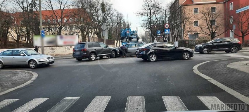 Zderzenie dwóch samochodów w Opolu.