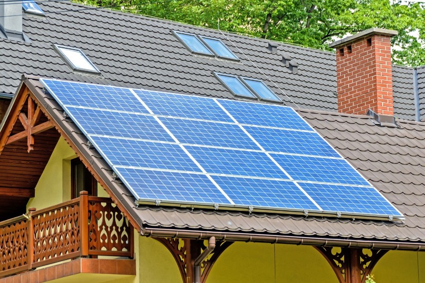 Ponad 200 nowych instalacji solarnych i paneli fotowoltaicznych w Będzinie. Skorzystają też mieszkańcy Bobrownik  