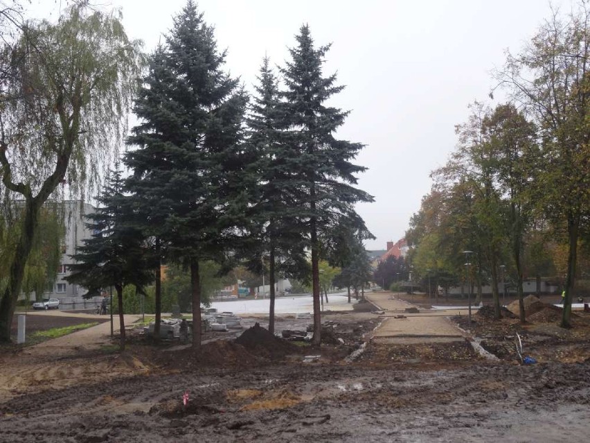 Inwestycje w  Chodzieży: Park Ostrowskiego wygląda coraz...