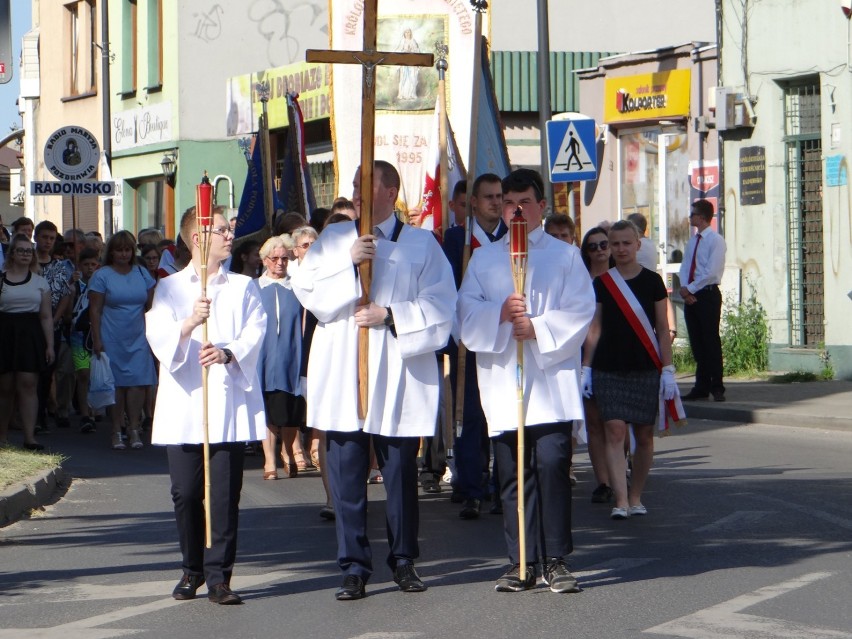 Radomsko: procesja z relikwiami św. Jadwigi oraz uroczysta msza na zakończenie Dni Rodziny 2019 [ZDJĘCIA, FILM]