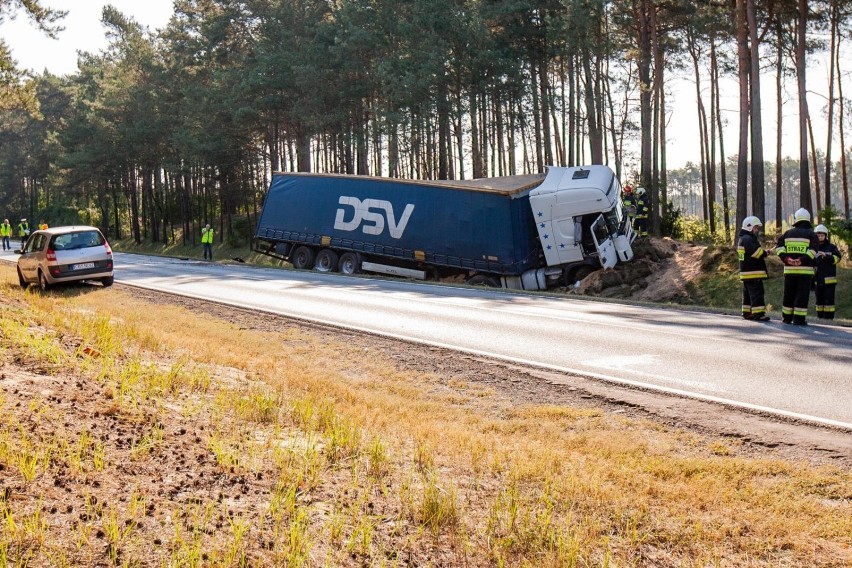 Tragiczny wypadek na DK 10 w Stryszku. Samochód ciężarowy...