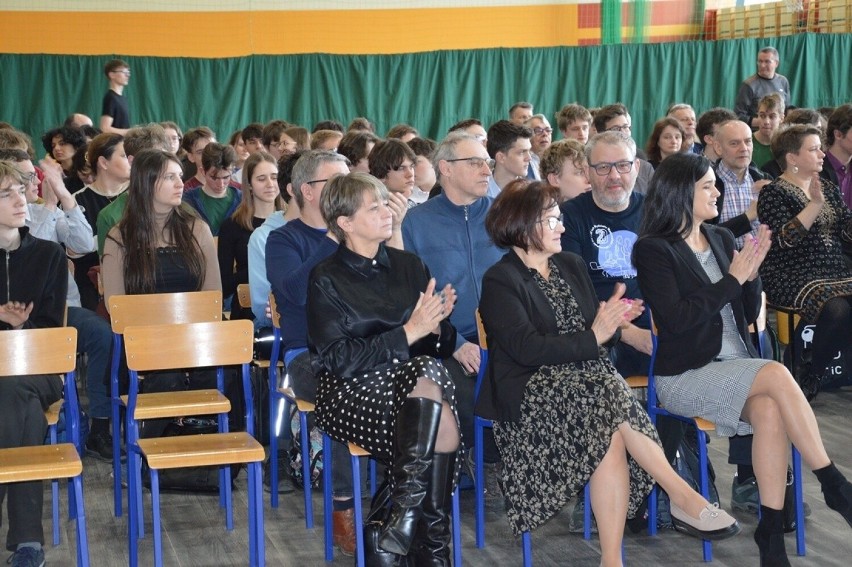 Informatyk Tomasz Czajka gościem specjalnym Olimpiady Matematycznej zorganizowanej w Stalowej Woli. Zobacz zdjęcia