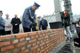 Komisariat przy ul. Kunickiego: Wbudowano kamień węgielny (ZDJĘCIA)