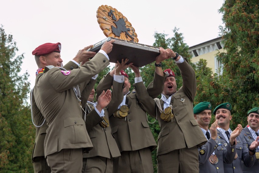 Polscy żołnierze bezkonkurencyjni w XXXVIII Międzynarodowym Wieloboju Spadochronowym [FOTO, WIDEO!]