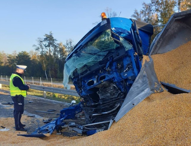 Zderzenie trzech ciężarówek na S17. Są utrudnienia na drodze w kierunku Warszawy