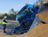 Wypadek na S17. Zderzenie trzech ciężarówek. Duże utrudnienia na drodze w kierunku Warszawy