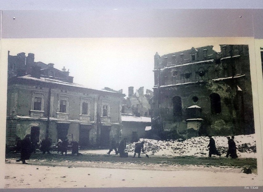Archiwalne zdjęcie ruin Starej Synagogi w Przemyślu. Po...