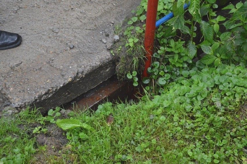 Od lat apelują o nowy most, by bezpiecznie dotrzeć do domów