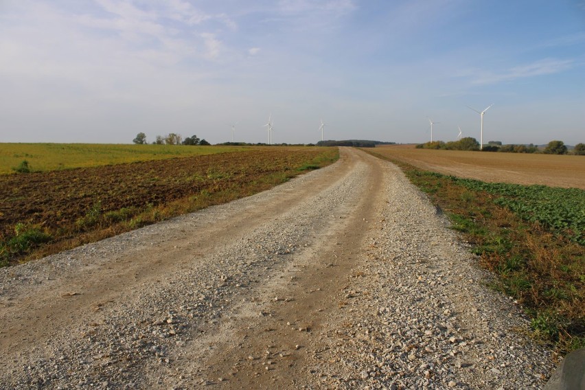 W gminie Żukowice, oprócz nowych wiatraków są też nowe drogi. Zdjęcia