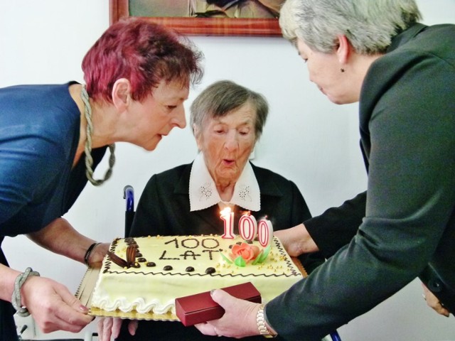 Setne urodziny świętowano w Sieradzu. Jubilatka to Apolonia Strachanowska, mieszkanka DPS