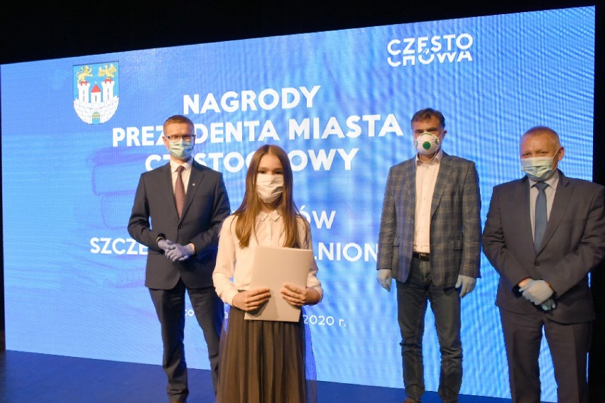 Częstochowa: Nagrody dla uzdolnionych uczniów. Prezydent nagrodził 61 uczniów