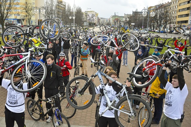 Ponad 300 rowerzystów na starcie gdyńskiej Masy Rowerowej ...