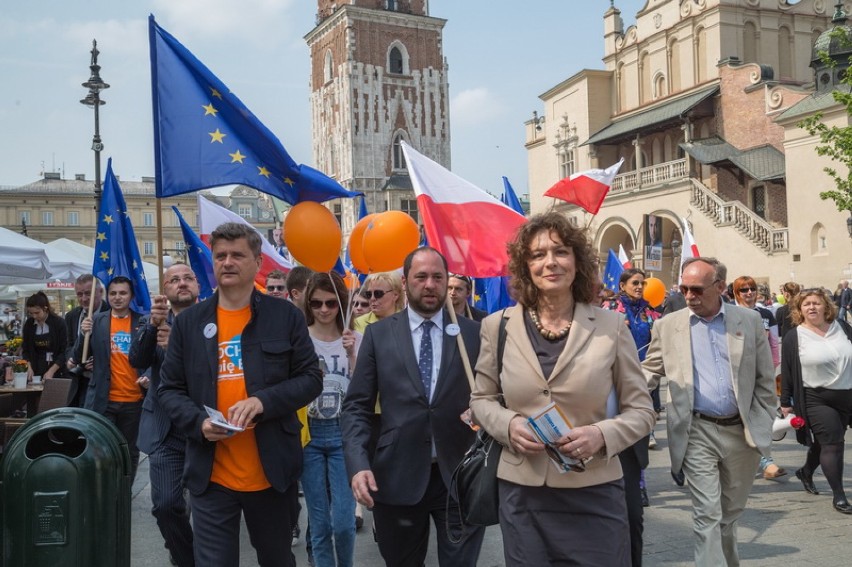 Kraków. Największa flaga UE na marszu Twojego Ruchu [ZDJĘCIA]