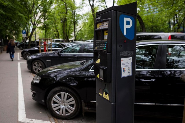 Wyższe kary za parkowanie bez biletu w Warszawie