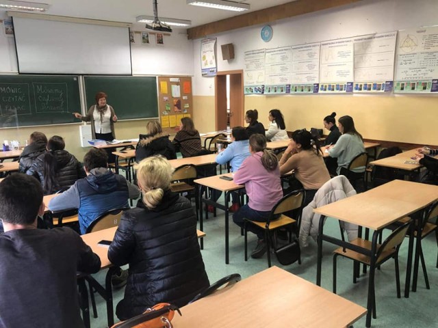 W miniony weekend w I Liceum Ogólnokształcącym w Szamotułach przeprowadzono kolejny kurs językowy dla uchodźców