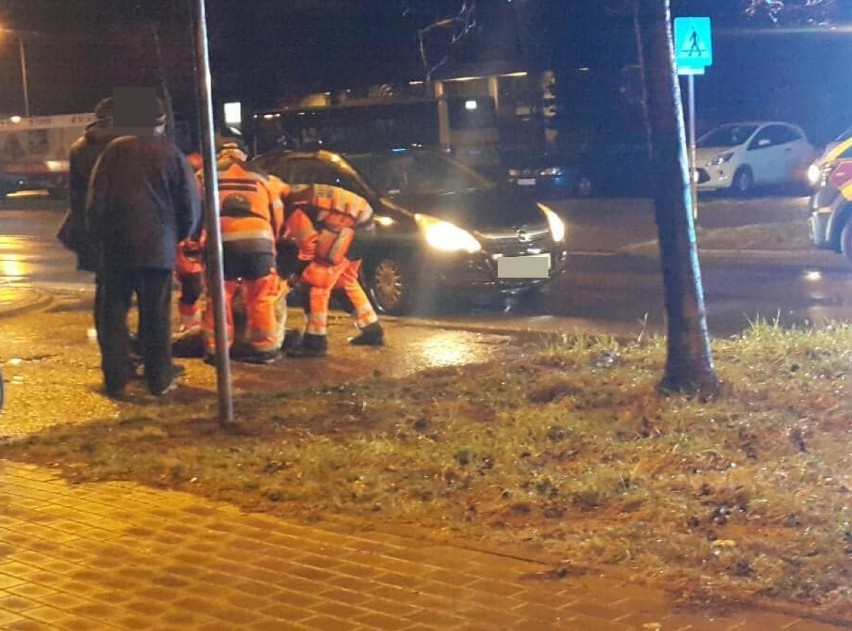 Wypadek na ulicy Ostrowskiej we Włocławku. Potrącenie pieszych [zdjęcia]
