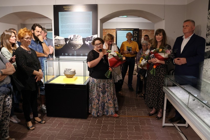 Wystawę „Po śmierci ku słońcu. Cmentarzyska ciałopalne z epoki brązu i wczesnej epoki żelaza” otwarto w Muzeum w Radomiu. Zobaczcie zdjęcia