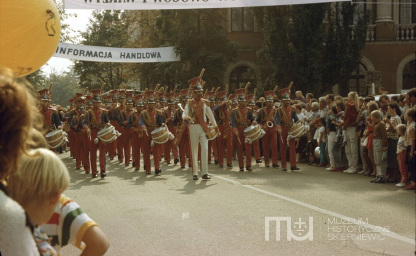 Parada Święta Kwiatów sprzed 36 lat. Wtedy to była atrakcja!