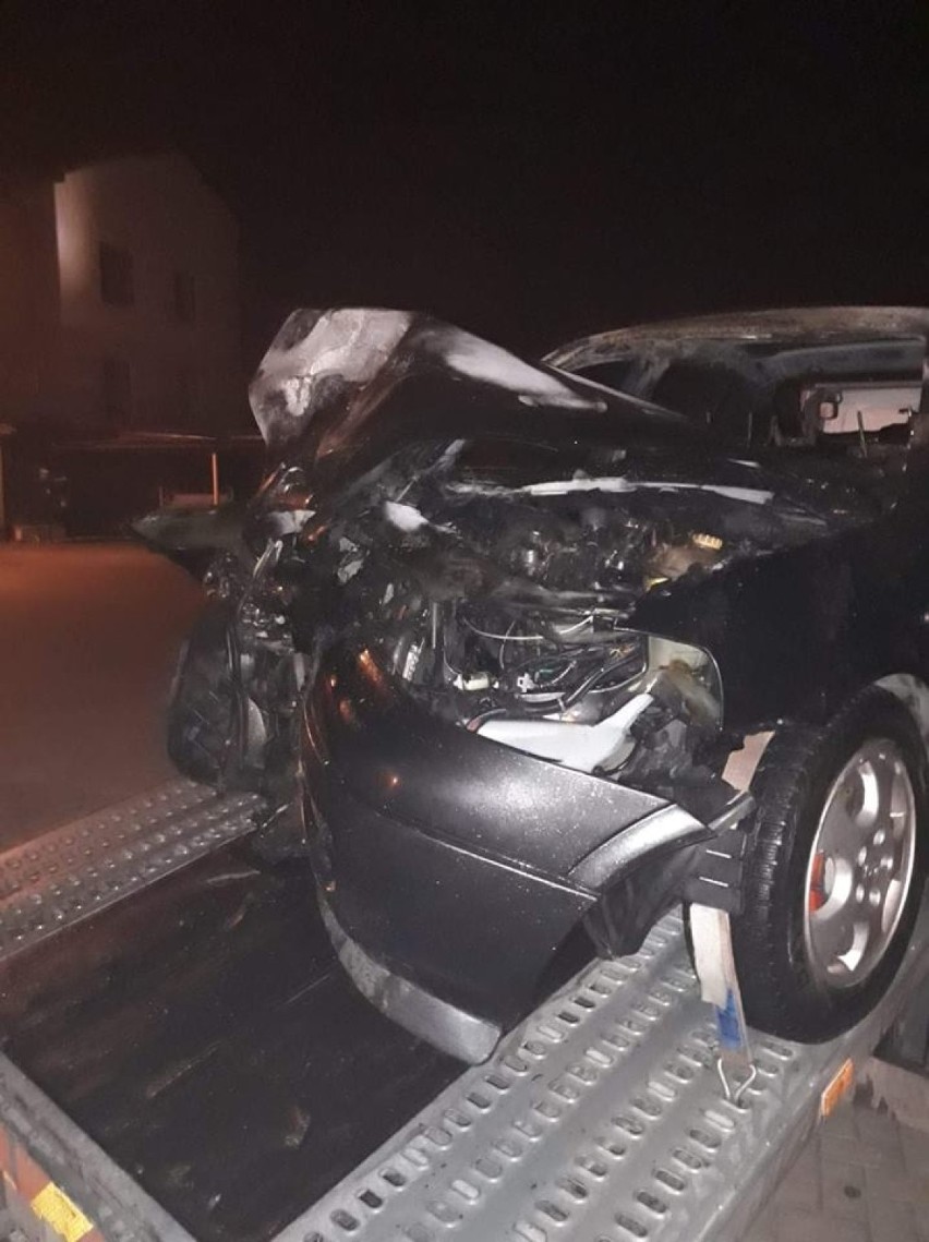 Opel astra stanął w płomieniach, kierowca w szpitalu