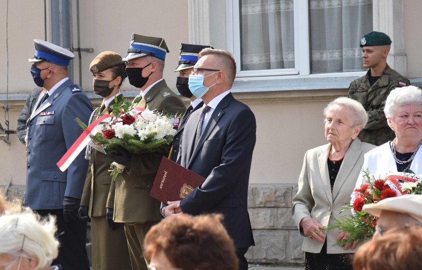 Dzień Sybiraka w Jarosławiu. Uroczystości odbyły się dzisiaj na placu Skargi przy pomniku bohaterów II wojny światowej [ZDJĘCIA]