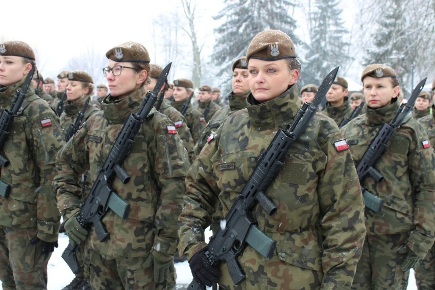 Przysięga żołnierzy z 9 Łódzkiej Brygady Obrony Terytorialnej w Radomsku. ZDJĘCIA, FILM