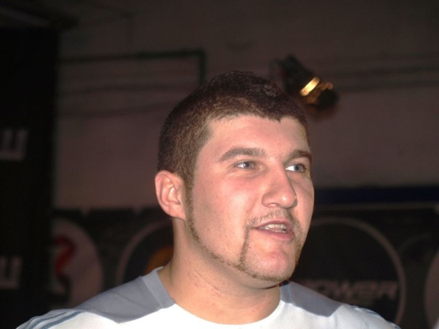 Kamil Waluś w pierwszej rundzie pokonał byłego piłkarza.