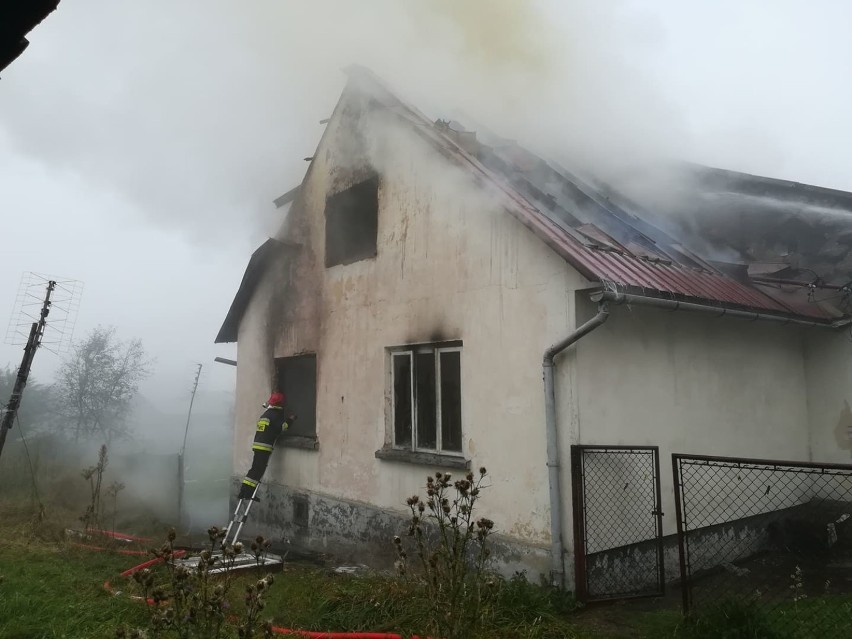 Kluszkowce. W pożarze domu jednorodzinnego zginął mężczyzna [ZDJĘCIA]