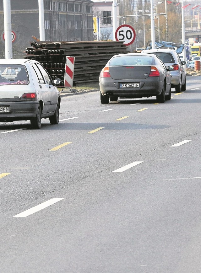 W dzień linie się odróżniają i są widoczne, w nocy - już nie