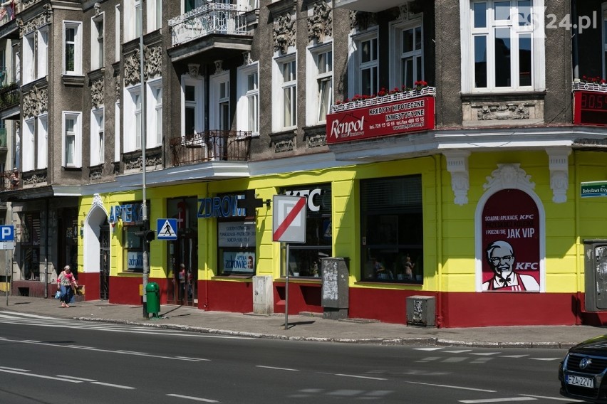 Pstrokata kamienica na placu Kościuszki w Szczecinie. KFC przemaluje elewację [ZDJĘCIA]