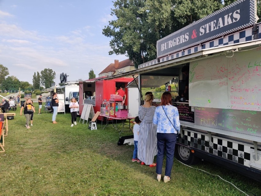 Food trucki ponownie zaparkowały na Bulwarze Nadwarciańskim w Koninie 