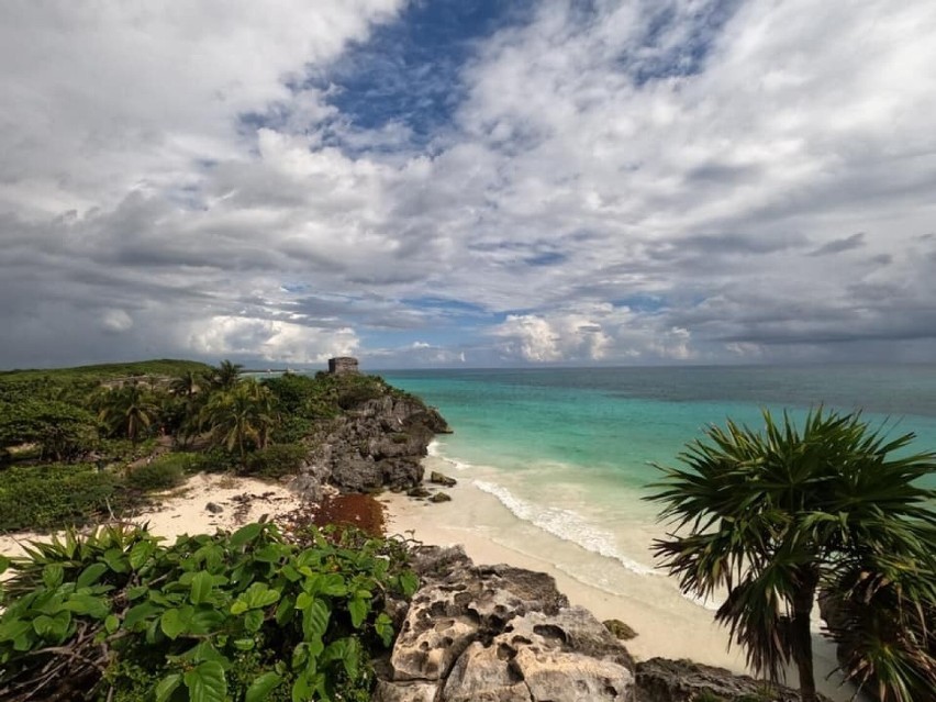 Rzadki widok - pusta plaża w Tulum w Meksyku. Brak turystów...