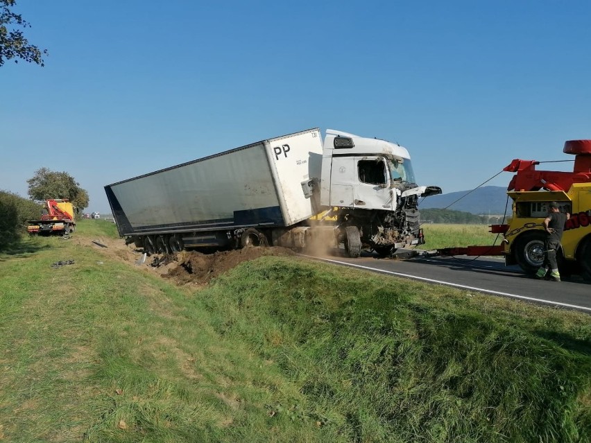 Wyciągnięcie załadowanego Tira nie jest prostą sprawą,...