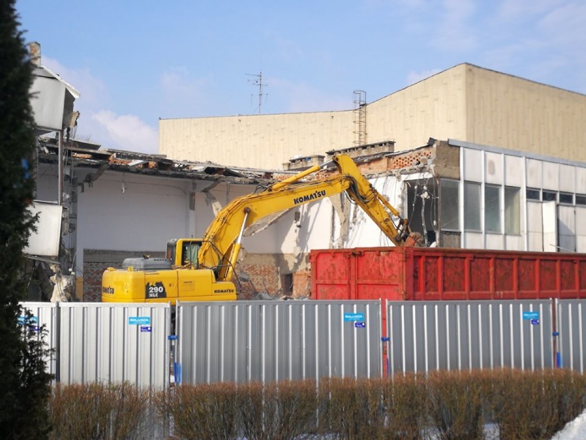 Wyburzają Dom Chemika. Koniec starego ośrodka kultury (ZDJĘCIA)